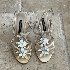 Beverley Feldman Beige Floral Beaded Womens Summer Sandals Sz 7M